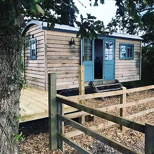 Skylark Shepherds Hut Bath